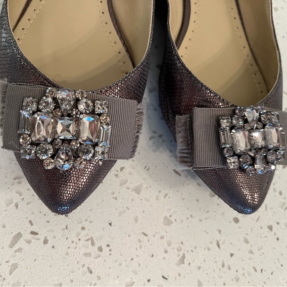 Pretty fun dressy pewter flats w/rhinestone fancy embellishment - Picture 1 of 11